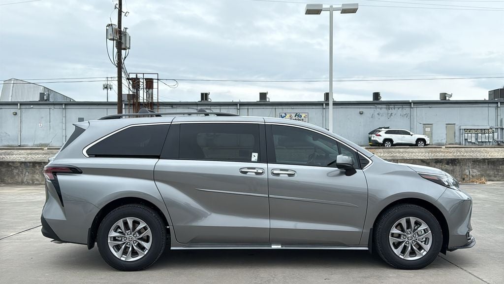 2026 Toyota Sienna XLE 8 Passenger