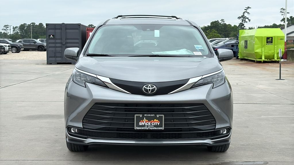 2026 Toyota Sienna XLE 8 Passenger
