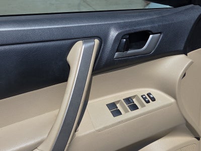 2012 Toyota HIGHLANDER SE