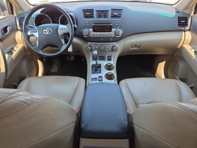 2012 Toyota HIGHLANDER SE