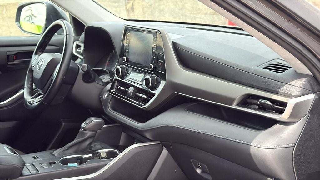 2021 Toyota HIGHLANDER LE
