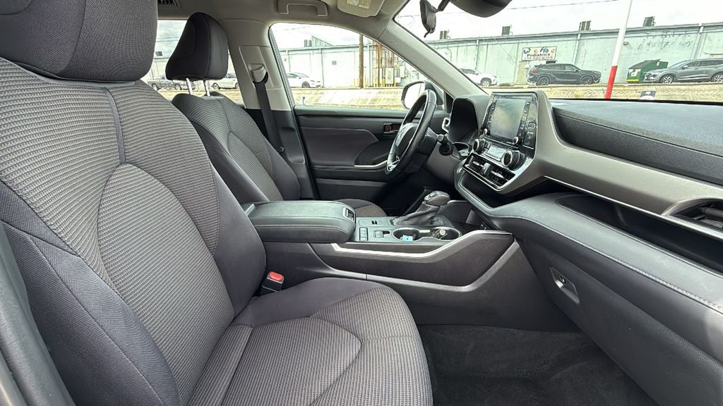 2021 Toyota HIGHLANDER LE