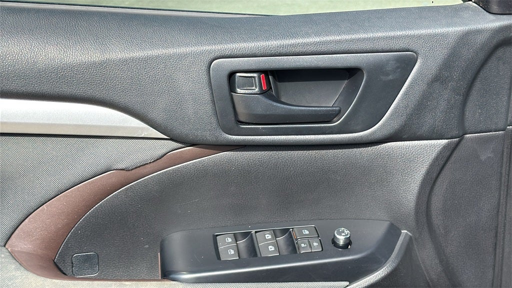 2019 Toyota HIGHLANDER LE Plus