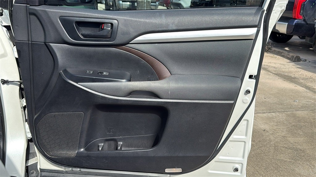 2019 Toyota HIGHLANDER LE Plus