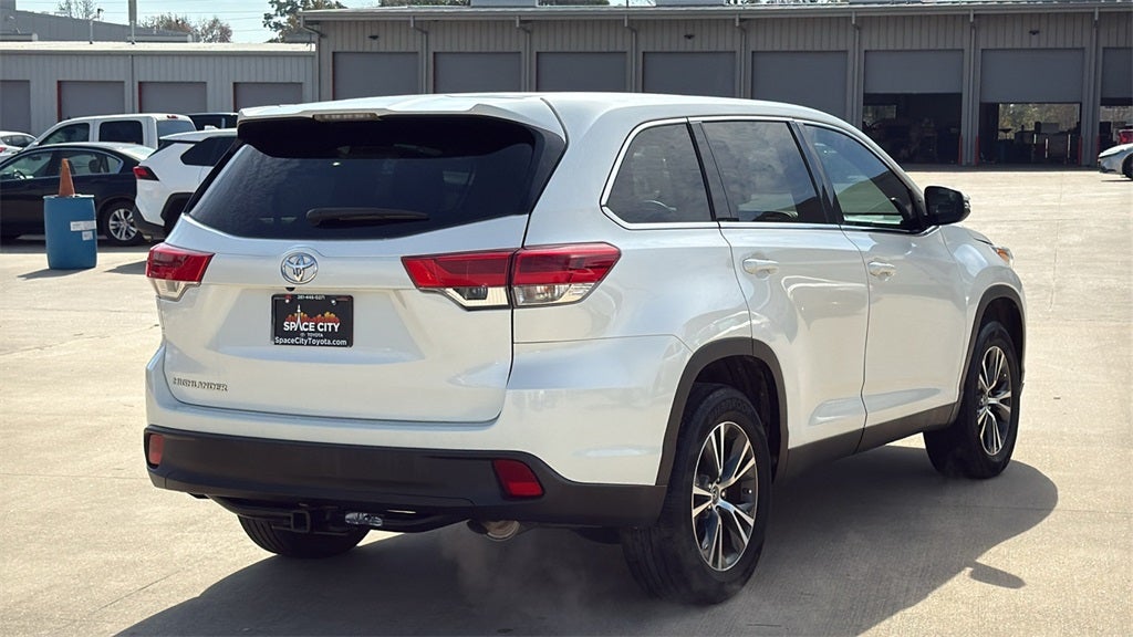 2019 Toyota HIGHLANDER LE Plus