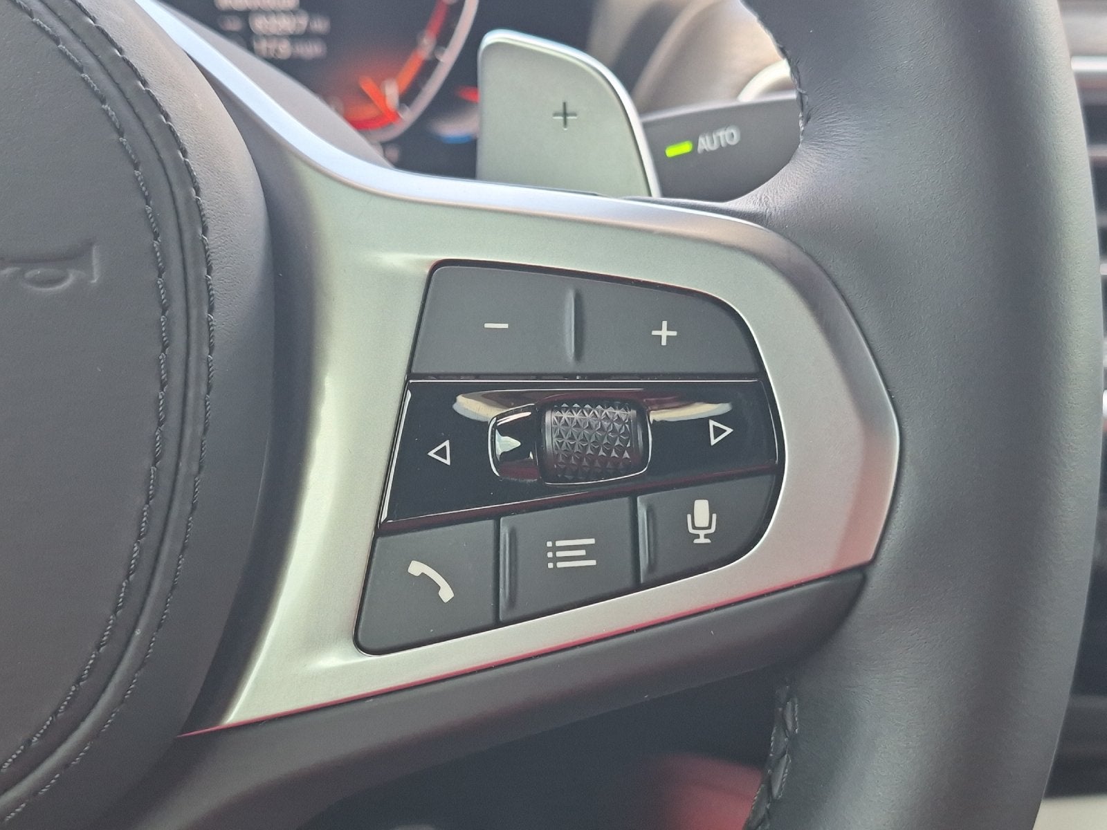 2025 BMW X4 xDrive30i