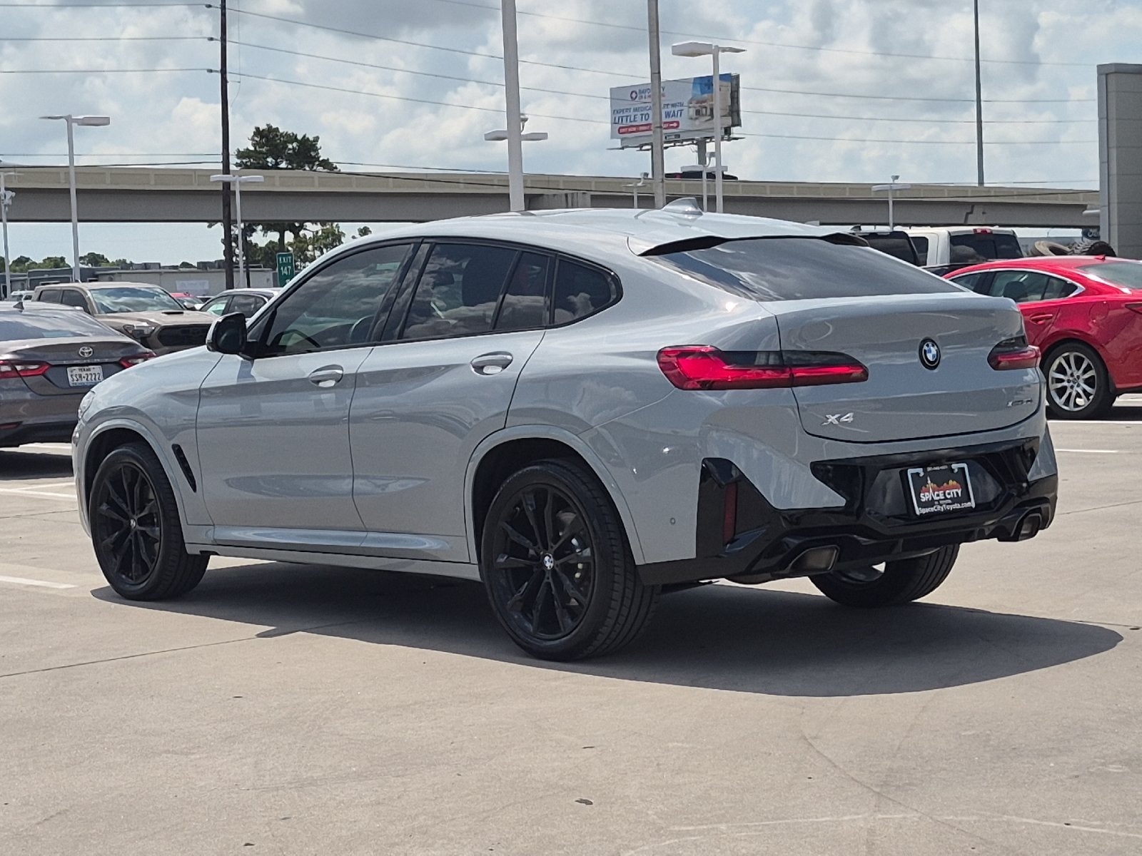 2025 BMW X4 xDrive30i
