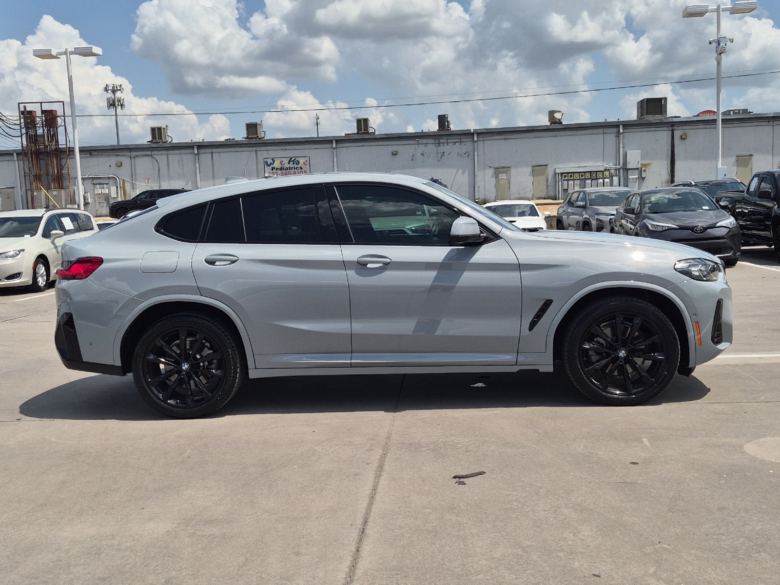 2025 BMW X4 xDrive30i