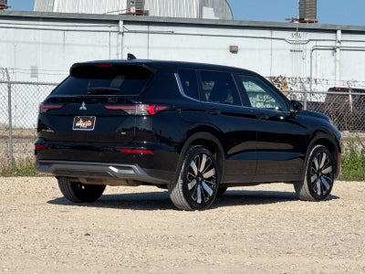 2025 Mitsubishi Outlander SE