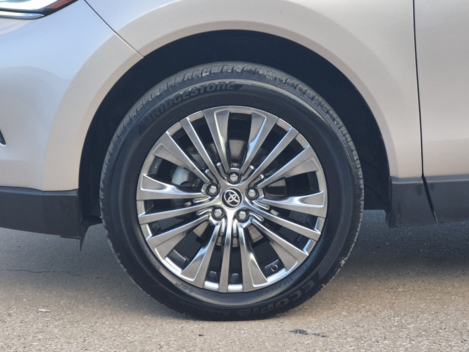 2023 Toyota Venza XLE