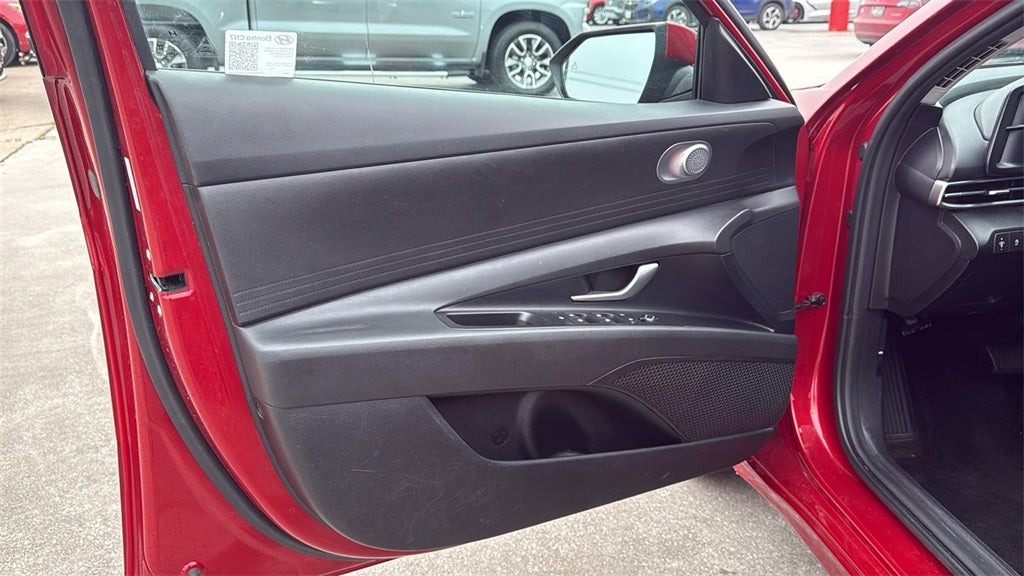 2025 Hyundai Elantra SE