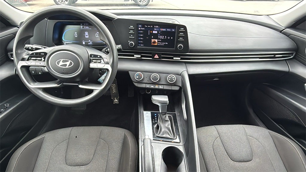 2025 Hyundai Elantra SE