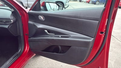 2025 Hyundai Elantra SE