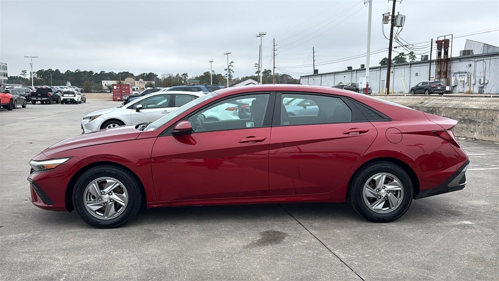 2025 Hyundai Elantra SE