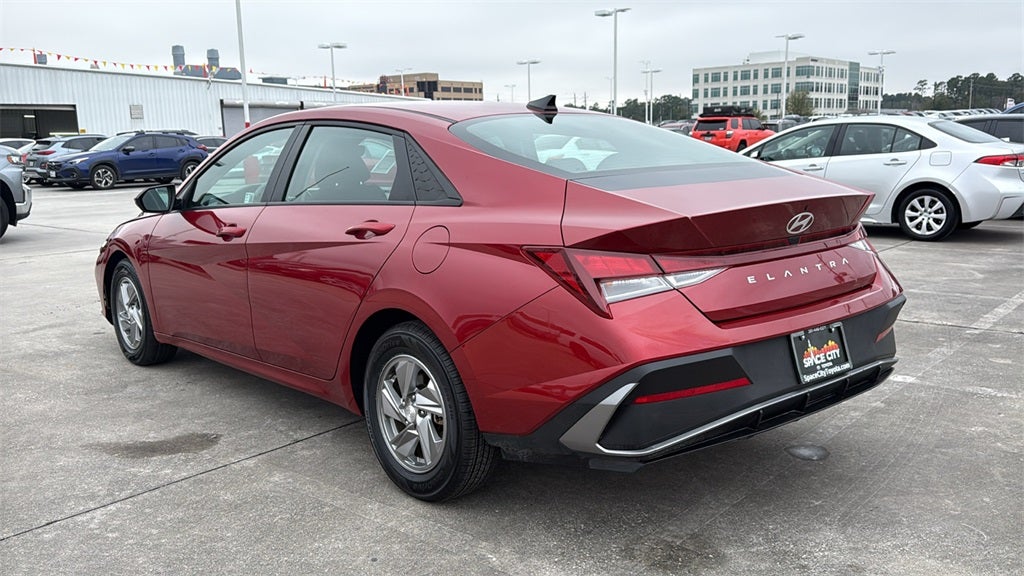 2025 Hyundai Elantra SE
