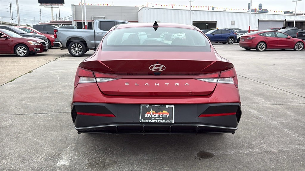 2025 Hyundai Elantra SE