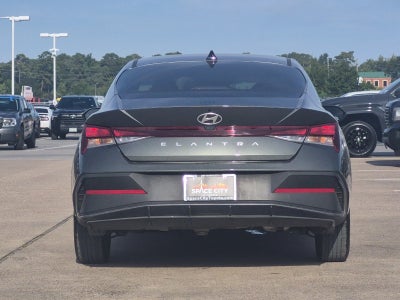 2025 Hyundai Elantra SE