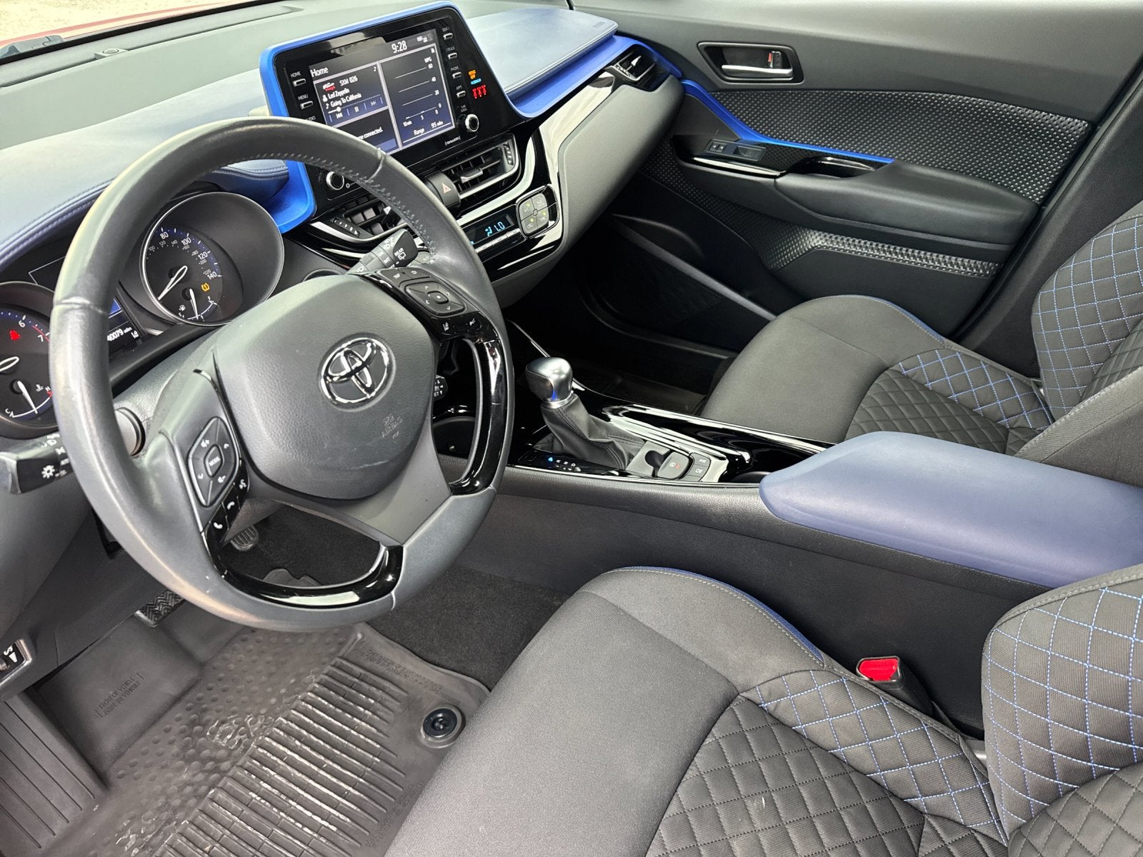 2022 Toyota C-HR XLE