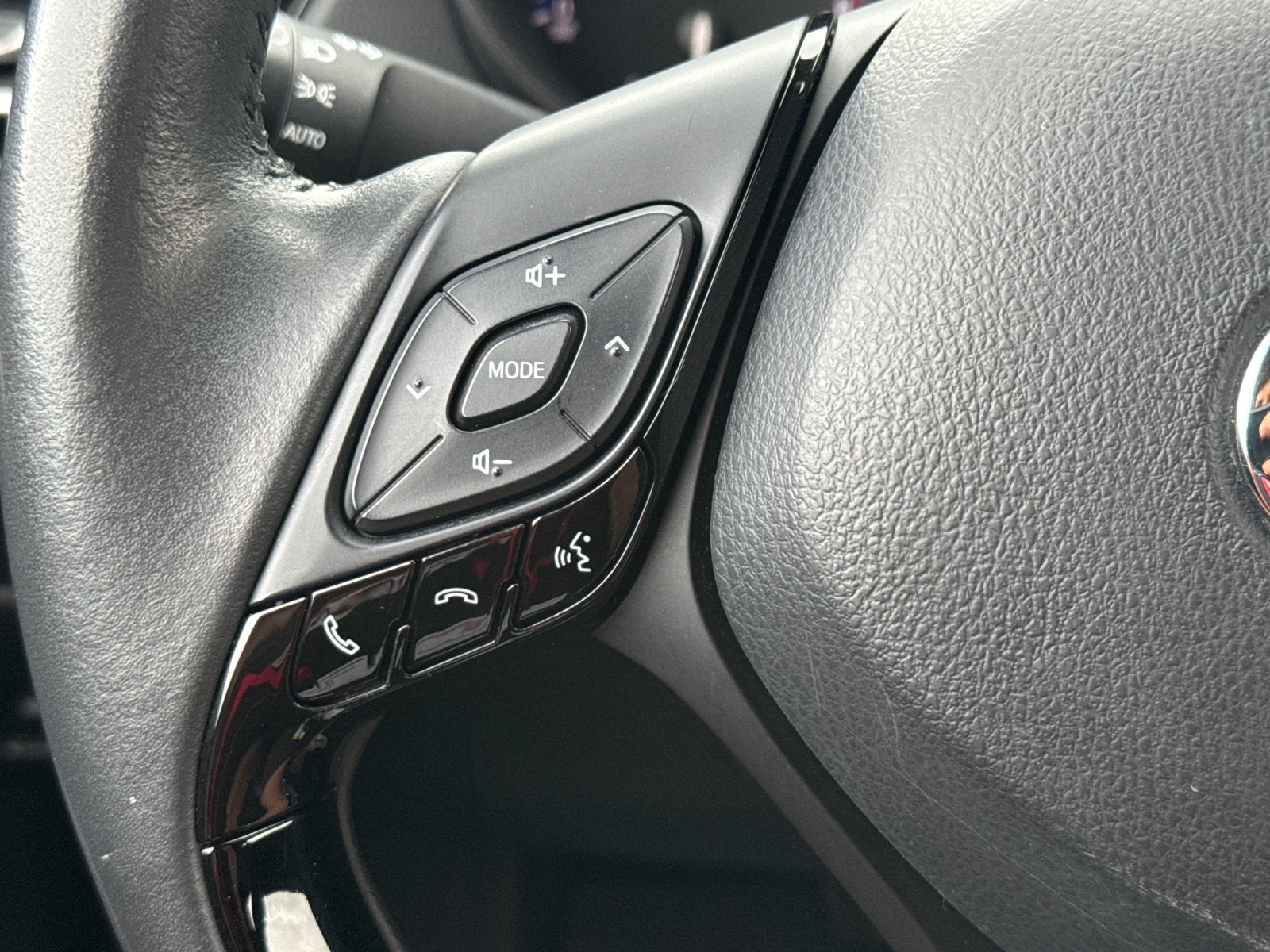 2022 Toyota C-HR XLE