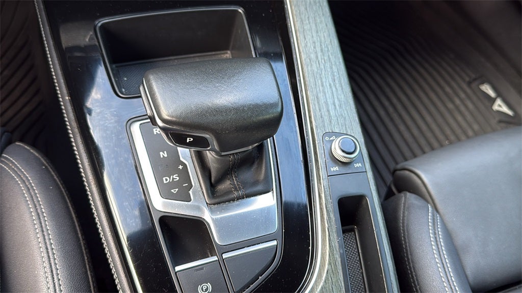 2022 Audi A4 45 S line Premium Plus quattro