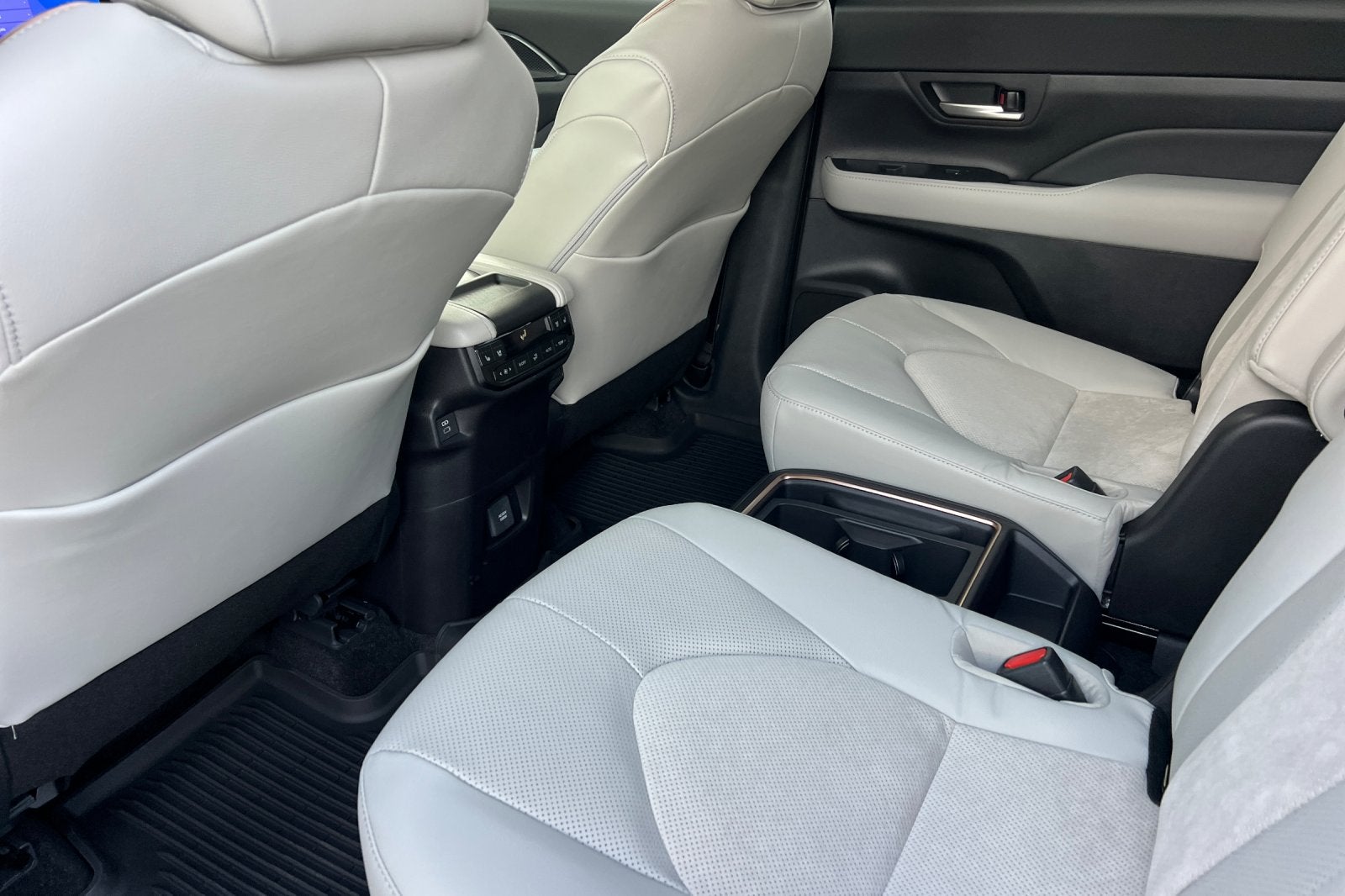 2026 Toyota Highlander Hybrid MAX Platinum